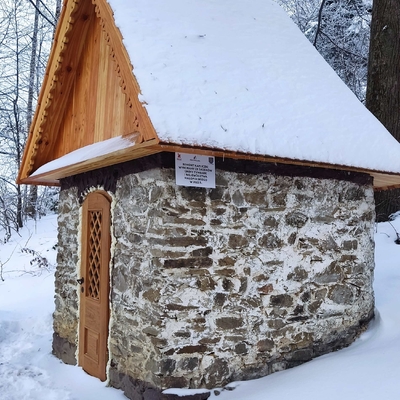 Obraz przedstawiający Prace przy kapliczce zakończone