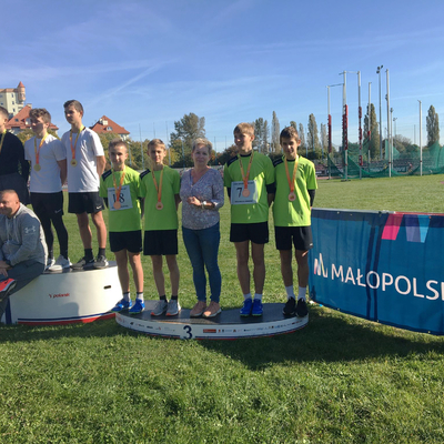 Obraz przedstawiający Sukces Uczniów SP w Tymbarku w MISTRZOSTWA WOJEWÓDZTWA W ZAWODACH LEKKOATLETYCZNYCH